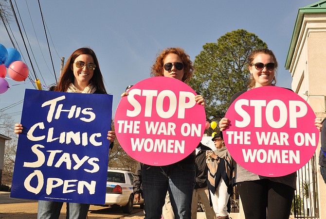 ΗΠΑ αμβλώσεις: Όταν η έκτρωση προϋποθέτει ταξίδι, περισσότερες γυναίκες παραιτούνται από το δικαίωμα