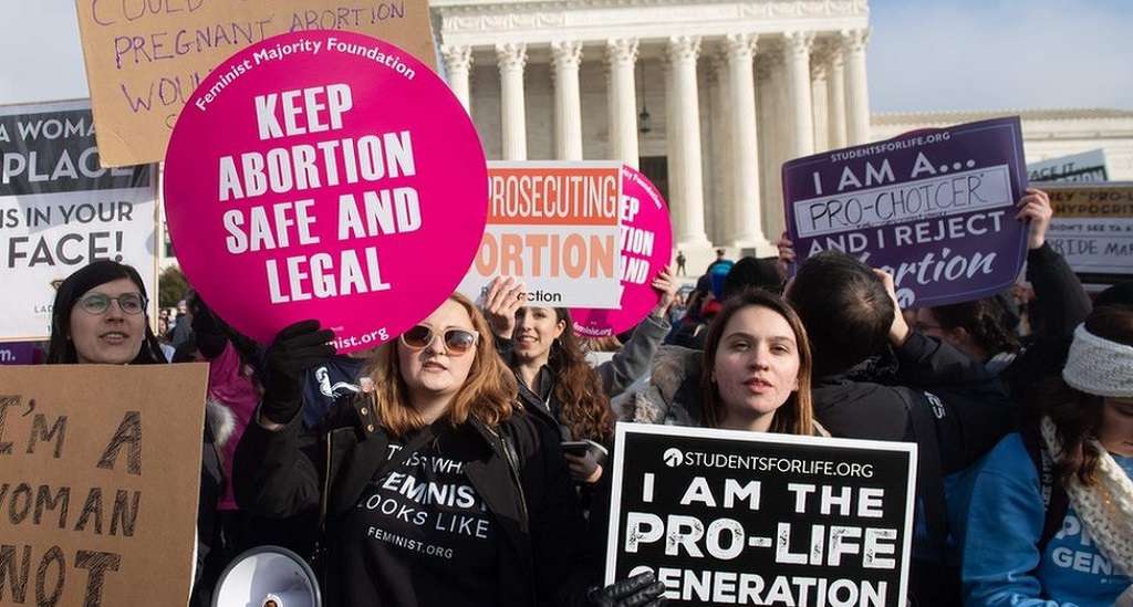 Αμερικανικές Εταιρείες: Σπάζουν τη μακρά σιωπή τους για τα δικαιώματα των αμβλώσεων