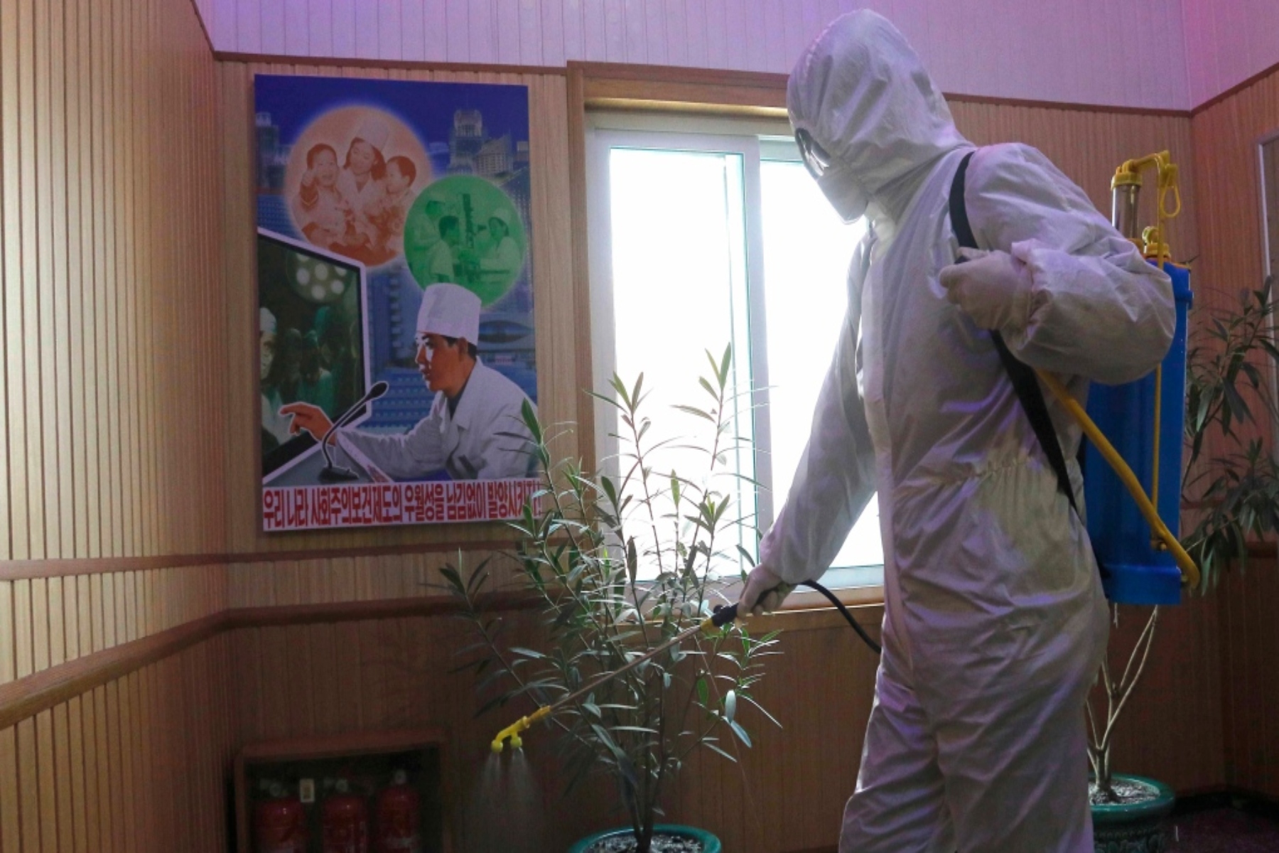 Βόρεια Κορέα: Επιβεβαίωσε τον πρώτο θάνατο COVID-19 στην εκρηκτική επιδημία