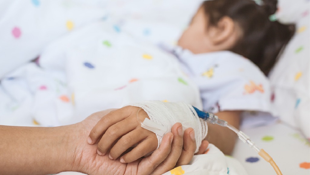 Ηλίας Μόσιαλος: Έξι διαφορετικά σενάρια για τις αιτίες της ηπατίτιδας που χτυπάει παιδιά, περιέγραψε ο καθηγητής
