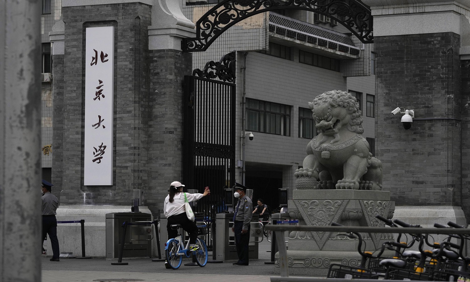 Πεκίνο: Φοιτητές πανεπιστημίου διαμαρτύρονται για τους περιορισμούς της COVID σε κορυφαίο ίδρυμα της πρωτεύουσας της Κίνας