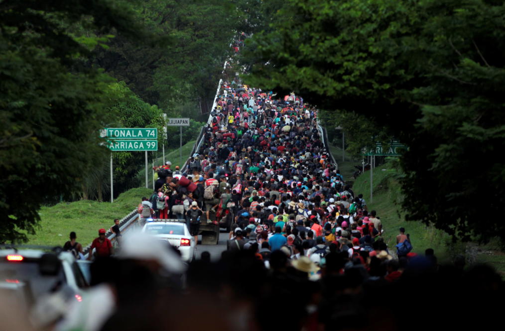 Υπόσχεση Μπάιντεν: Το μεγαλύτερο καραβάνι μεταναστών 15.000 ανθρώπων συγκεντρώνεται στο Μεξικό