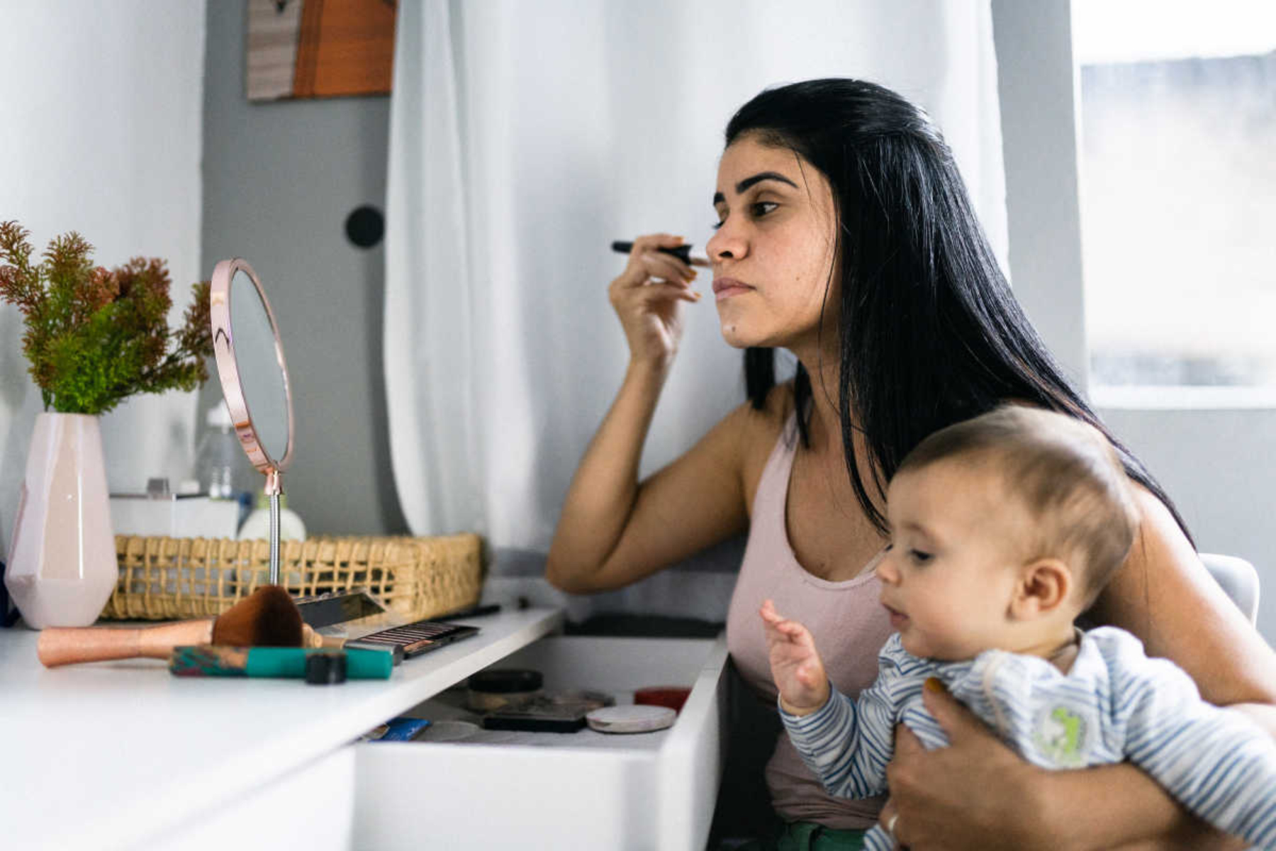 Beauty tips: 6 συμβουλές μακιγιάζ για μαμάδες με μωρά