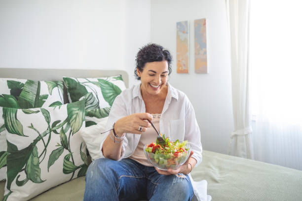 Διατροφή εμμηνόπαυση: Θρεπτικά συστατικά που δεν πρέπει να λείπουν από τη διατροφή σας