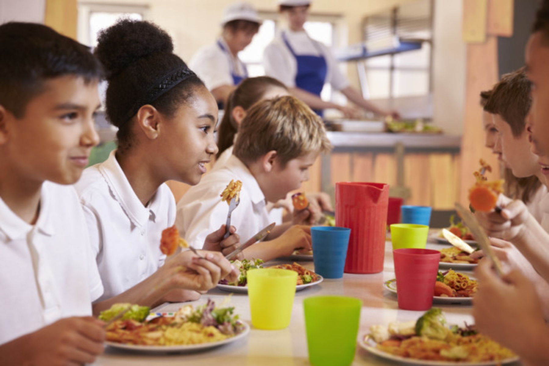 Έφηβοι: Λιγότερες επεξεργασμένες τροφές στην πανδημία έπειτα από 30 χρόνια