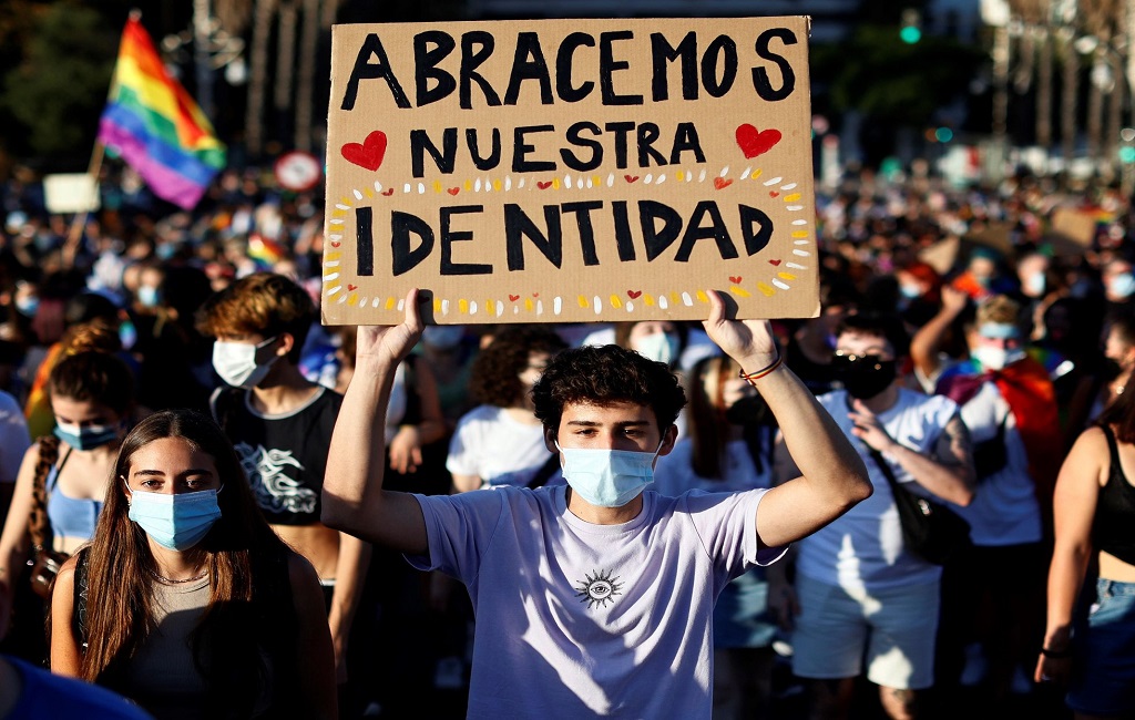 Η Ισπανία προωθεί νομοσχέδιο για τα δικαιώματα των τρανς