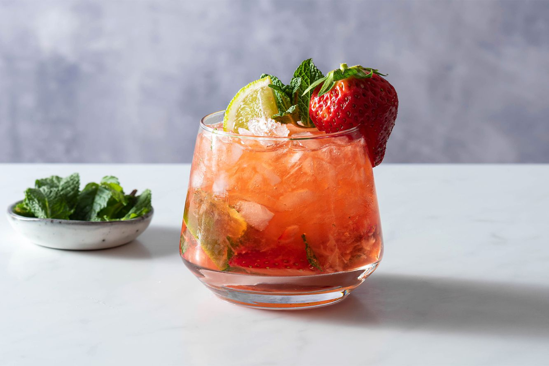 Cocktails: Φτιάξτε το δικό σας Mojito φράουλα