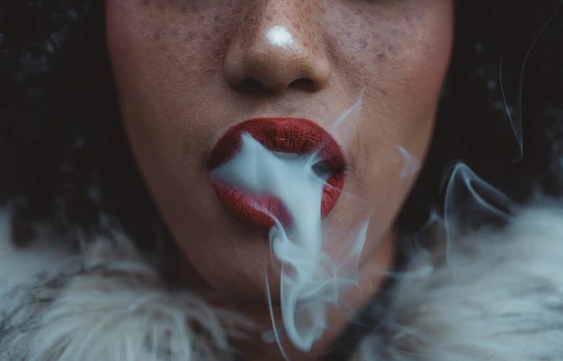 Νέα μελέτη: Η έκθεση στα υπολείμματα καπνού βλάπτει το δέρμα