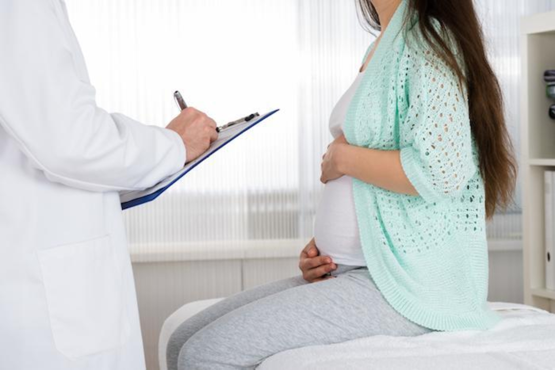 Посещение врача беременной