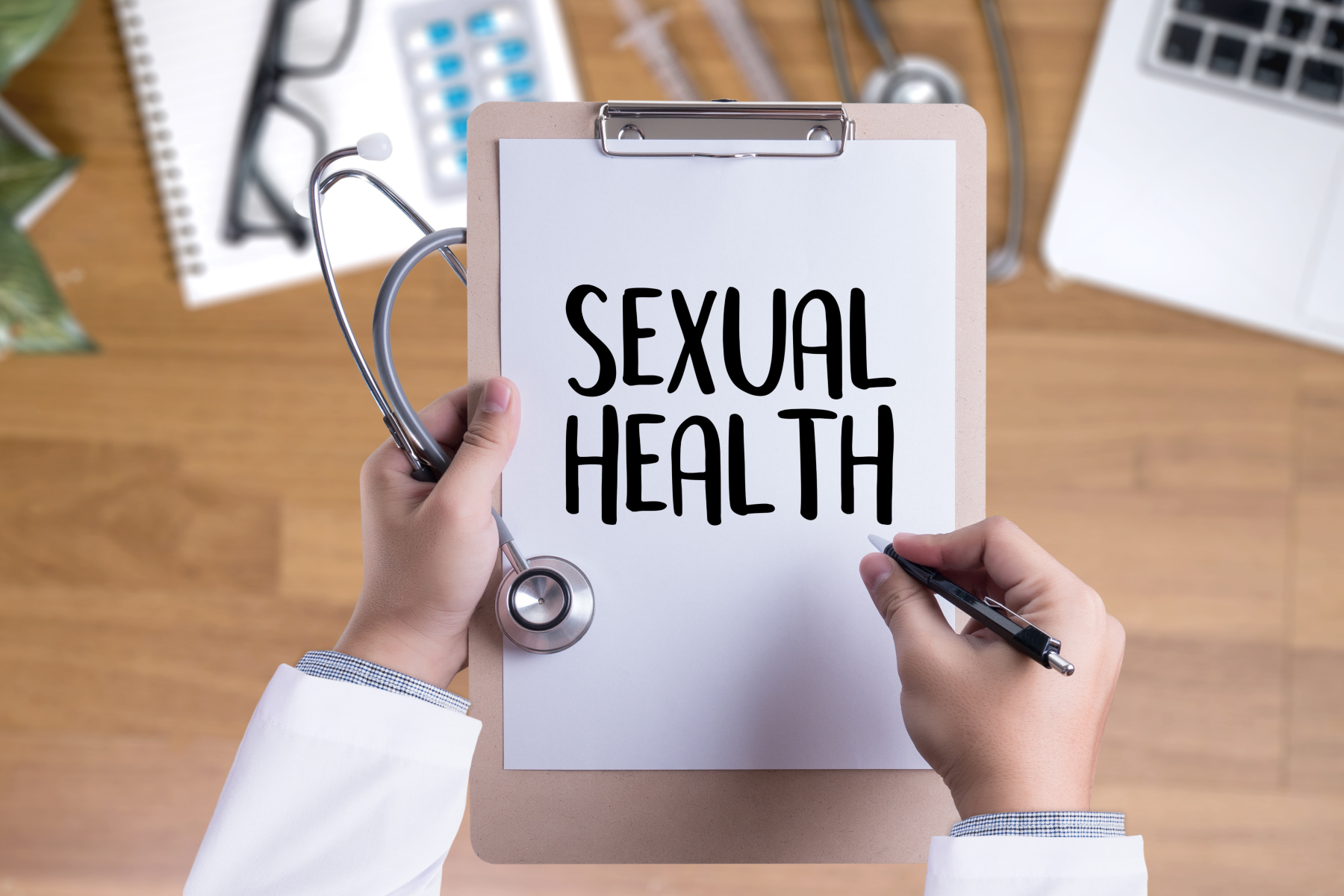 Σεξουαλική επαφή: Πόσο θετικά συμβάλλει η συζήτηση για τη σεξουαλική υγεία;
