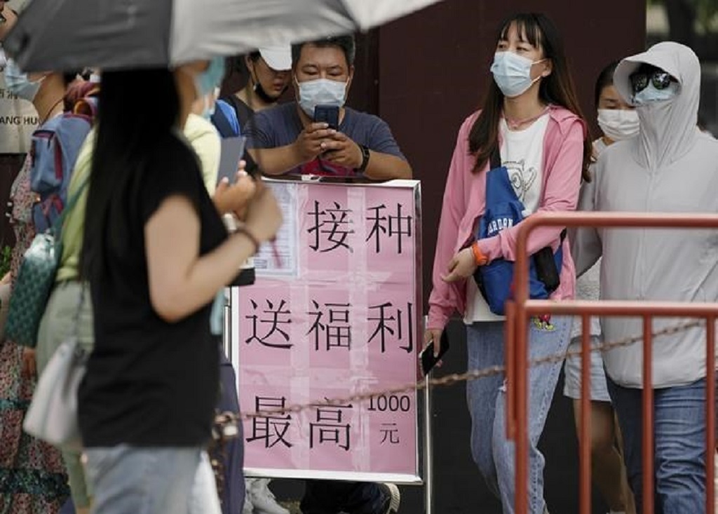 Κίνα Όμικρον: Οι κινεζικές αρχές ζητούν συγγνώμη για την εισβολή σε σπίτια λόγω covid-19