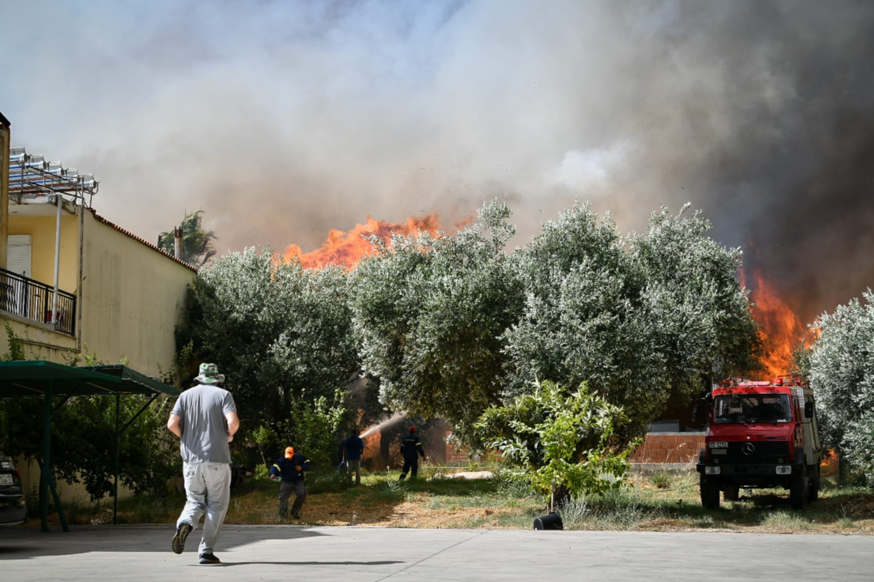 Φωτιά στη Νάξο: Στη μάχη της κατάσβεσης 2 ελικόπτερα και 4 αεροσκάφη