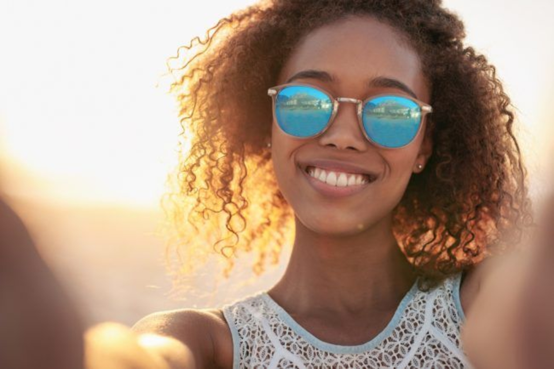 Γυαλιά ηλίου: Ποιους κινδύνους κρύβουν για την υγεία μας;