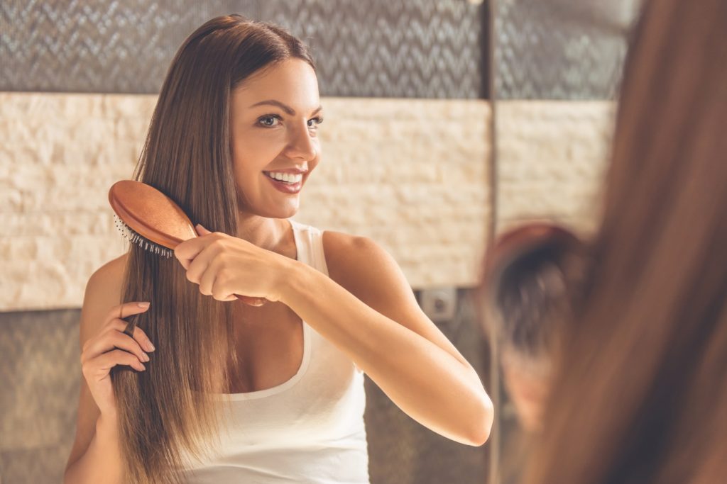 6 Συμβουλές για λαμπερά και υγιή μαλλιά