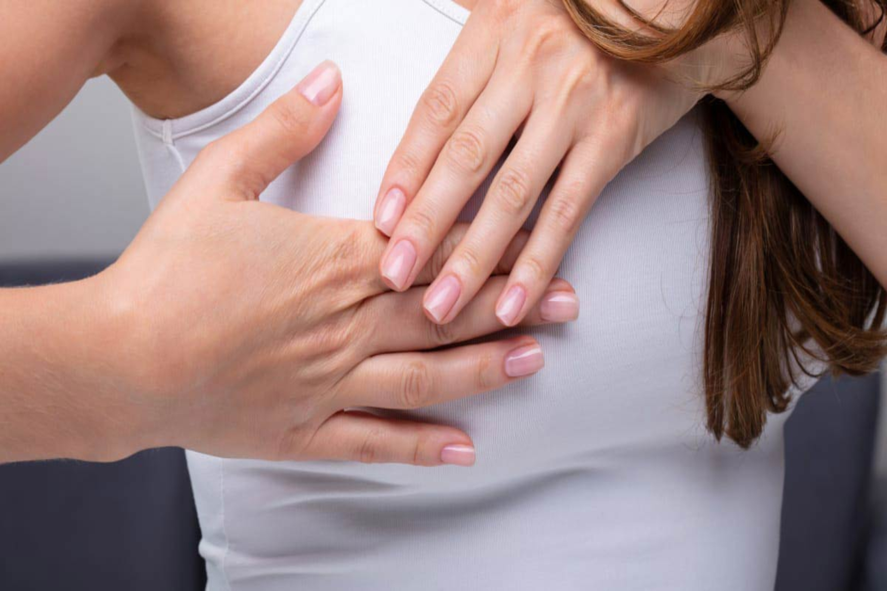 Πόνος στο στήθος: 7 λόγοι για τους οποίους πονάτε στον θώρακα