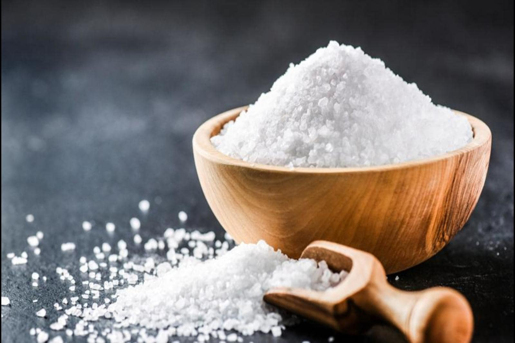 Αλάτι: Πόσο αλάτι πρέπει να τρώμε τους καλοκαιρινούς μήνες;