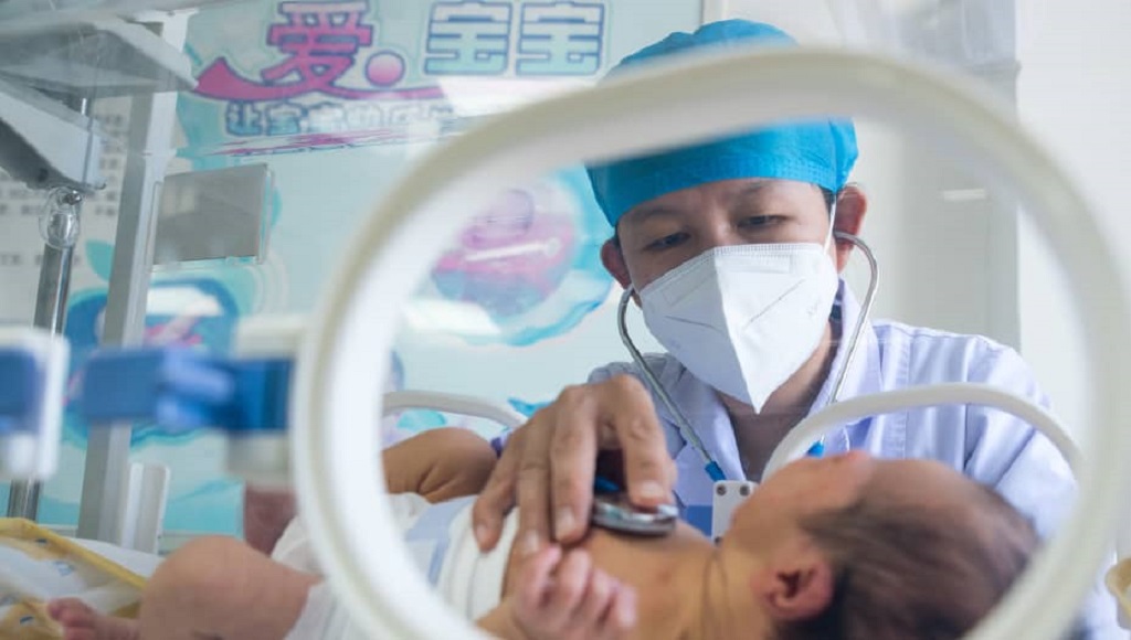 Kίνα Επιτροπή: Λέει ότι η covid επιτάχυνε τη μείωση του ποσοστού γεννήσεων
