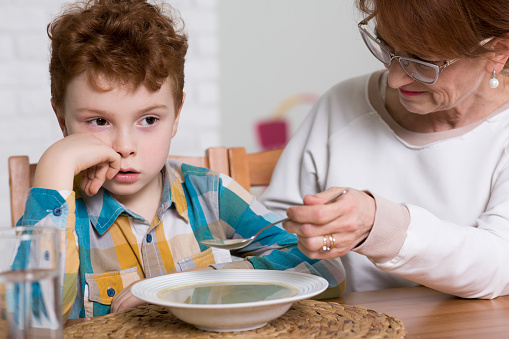 Διατροφικές διαταραχές: Ξεκινούν από την ηλικία των 9 ετών, λέει νέα μελέτη