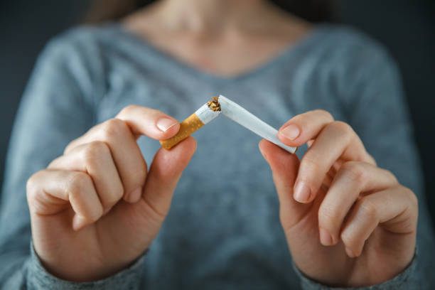 Νέα μελέτη: Ο COVID-19 “έπεισε” αρκετούς καπνιστές να κόψουν τη βλαβερή συνήθεια