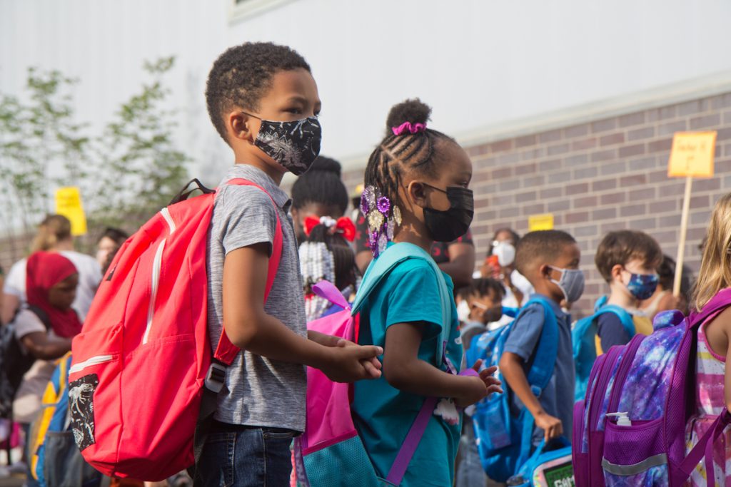 Η σχολική περιφέρεια της Φιλαδέλφειας επιβάλλει μάσκες για τις πρώτες 10 ημέρες του σχολικού έτους ενώ τα προνήπια πρέπει να καλύπτονται όλον τον χρόνο.