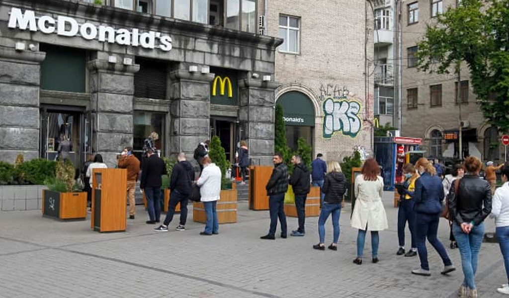 «Ο Mac επέστρεψε»: Τα σχέδια της McDonald’s «σταδιακά» ανοίγουν ξανά στην Ουκρανία