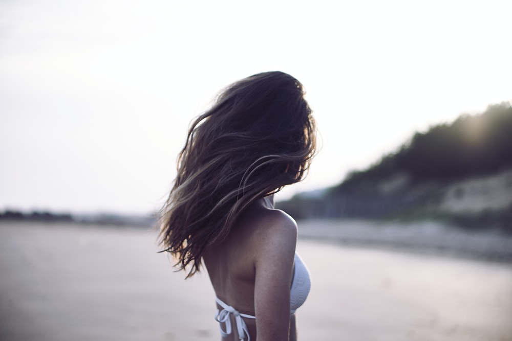 Θαλασσινό αλάτι μαλλιά: Ακαταμάχητο λουκ παραλίας σε λίγα βήματα [vid]