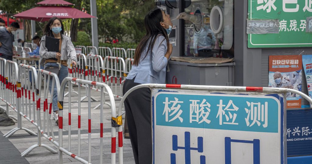 Εκατομμύρια στην Κίνα υπό περιορισμούς αποκλεισμού από την COVID
