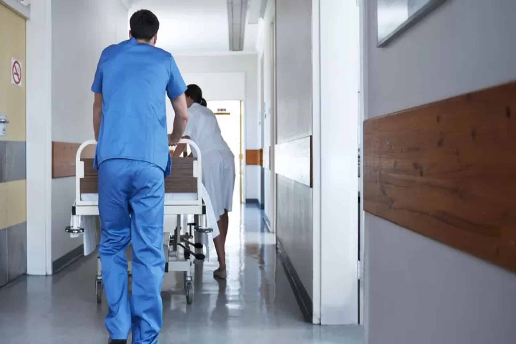 NHS: Το μεγαλύτερο σωματείο υγειονομικών ψηφίζει υπέρ της απεργίας