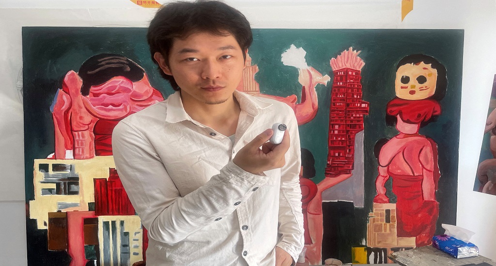 Κινέζος Καλλιτέχνης: Μετατρέπει τις δοκιμές COVID-19 σε τέχνη για να αναπαραστήσει την πανδημική ζωή στην Κίνα