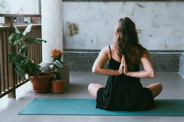 Άσκηση γιόγκα: Ποια είναι τα οφέλη της morning yoga;