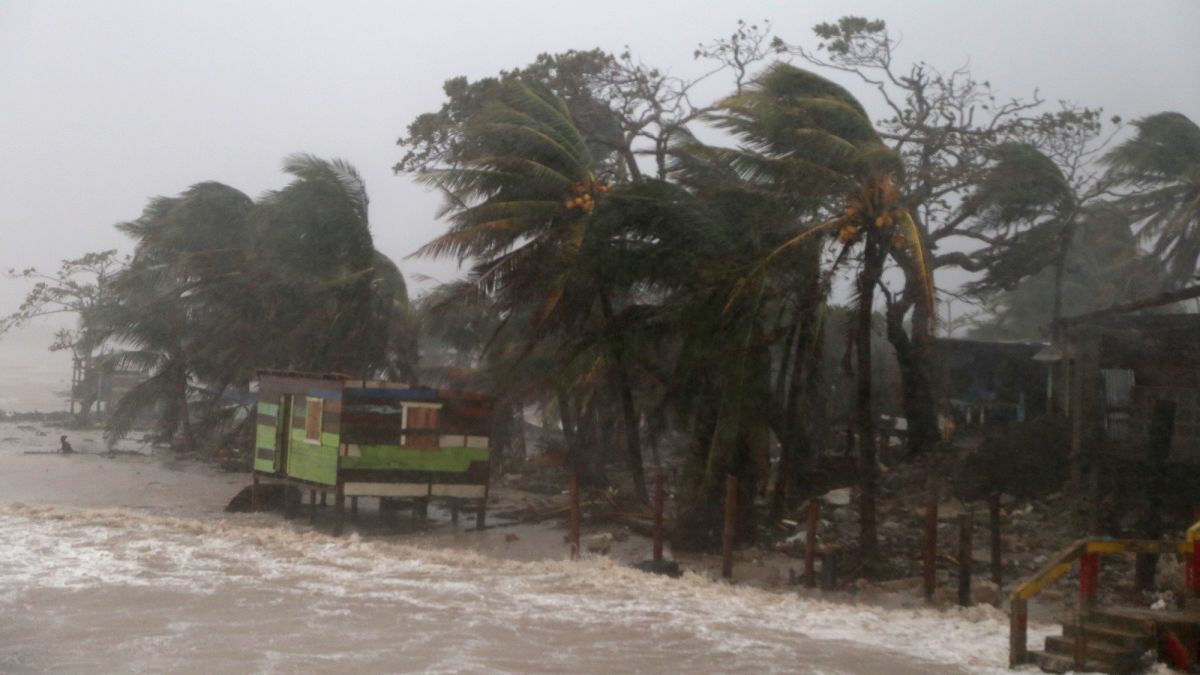 Tροπική Kαταιγίδα “Τζούλια”: Μετατρέπεται σε τυφώνα καθώς πλησιάζει στην Κεντρική Αμερική