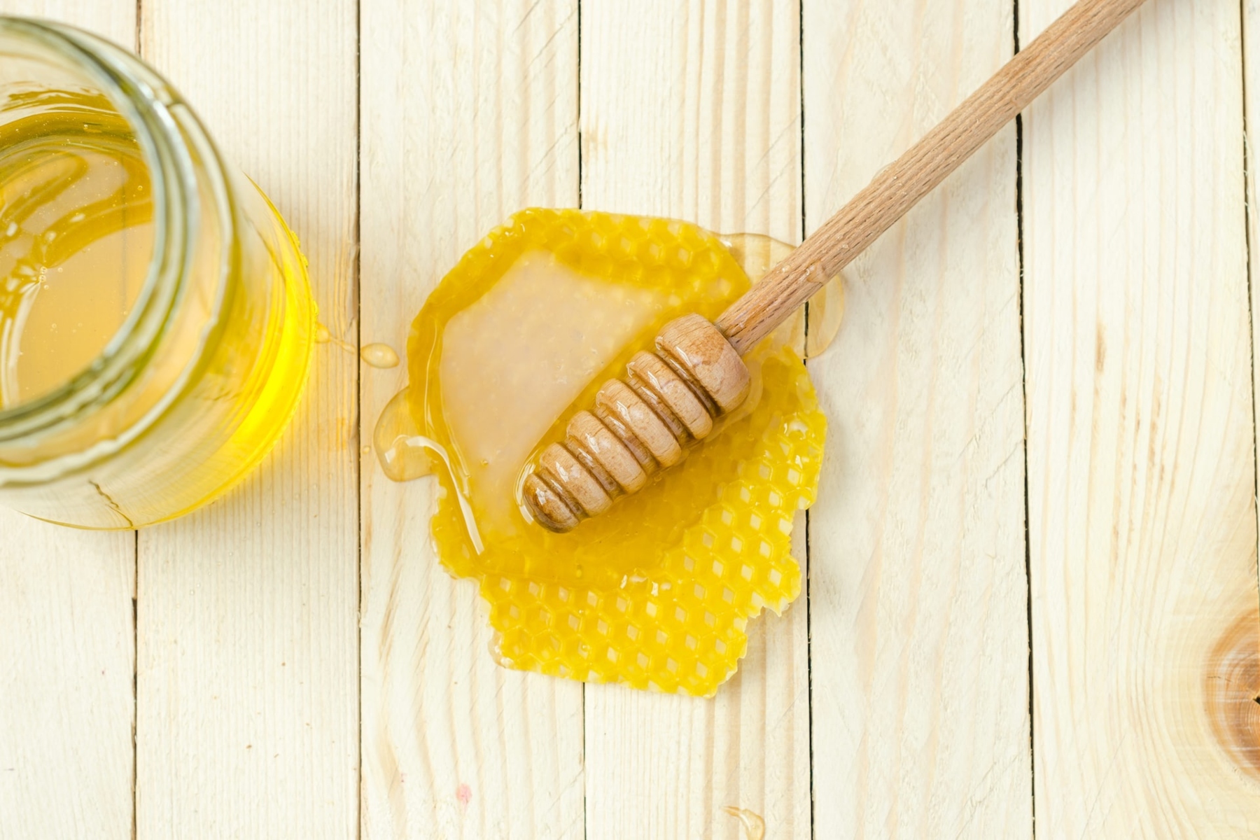 Μέλι: Πώς μπορεί το μέλι να βοηθήσει στην ενυδάτωση του προσώπου μας;