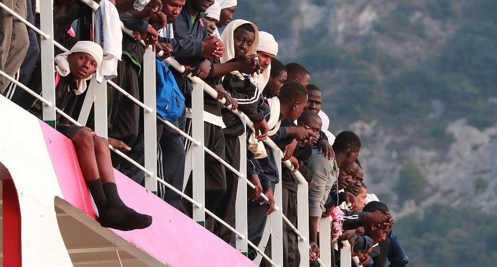 Η Ιταλία κατηγορείται για παράνομη απόρριψη μεταναστών καθώς η οργή κορυφώνεται