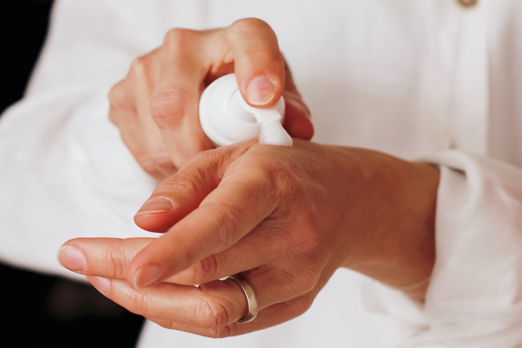 Περιποίηση άκρων: Αντιμετωπίστε το ξηρό δέρμα στα χέρια σας
