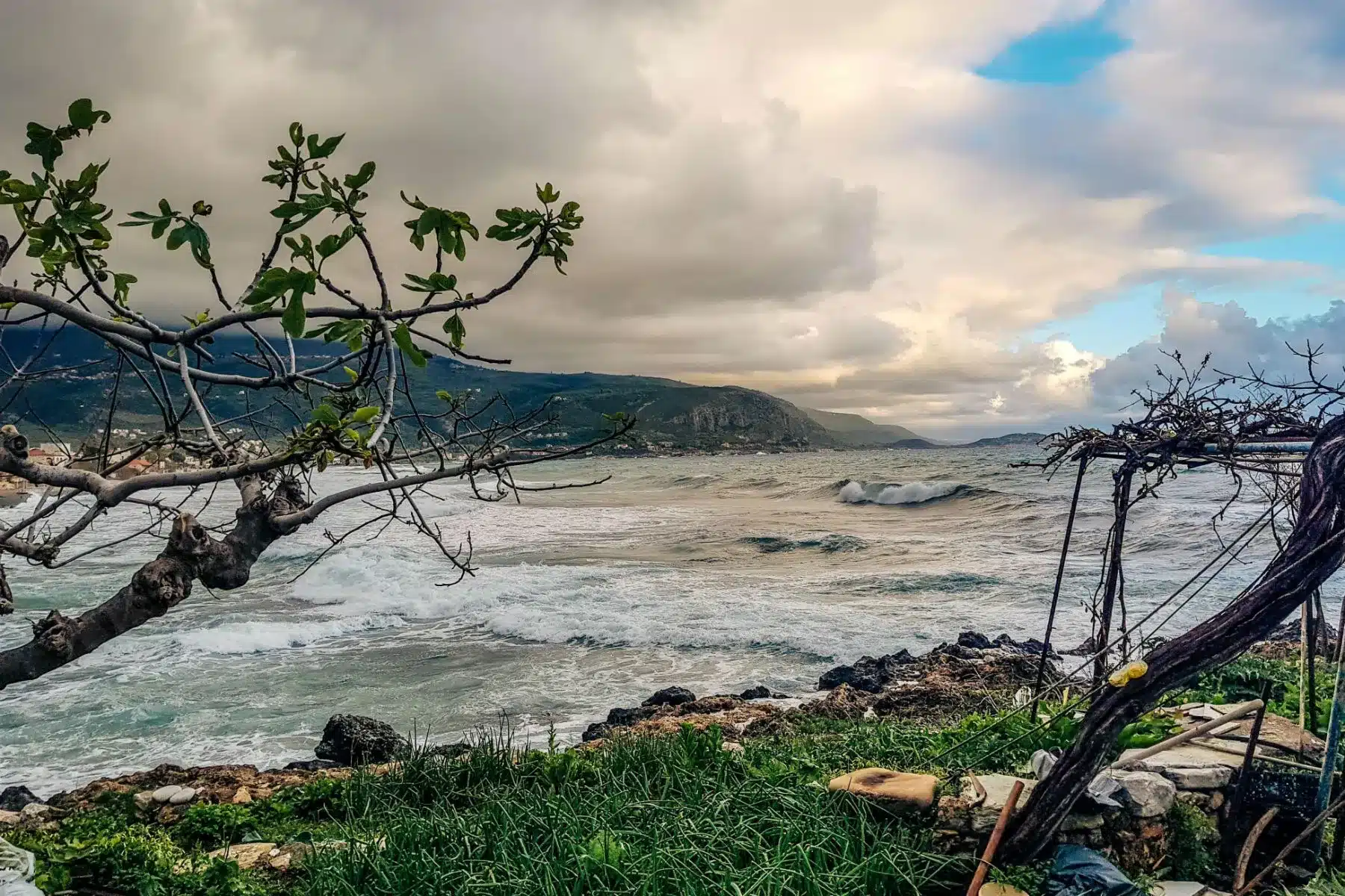 Κακοκαιρία Gaia: Ισχυρές καταιγίδες και άνεμοι 9 μποφόρ στο Αιγαίο