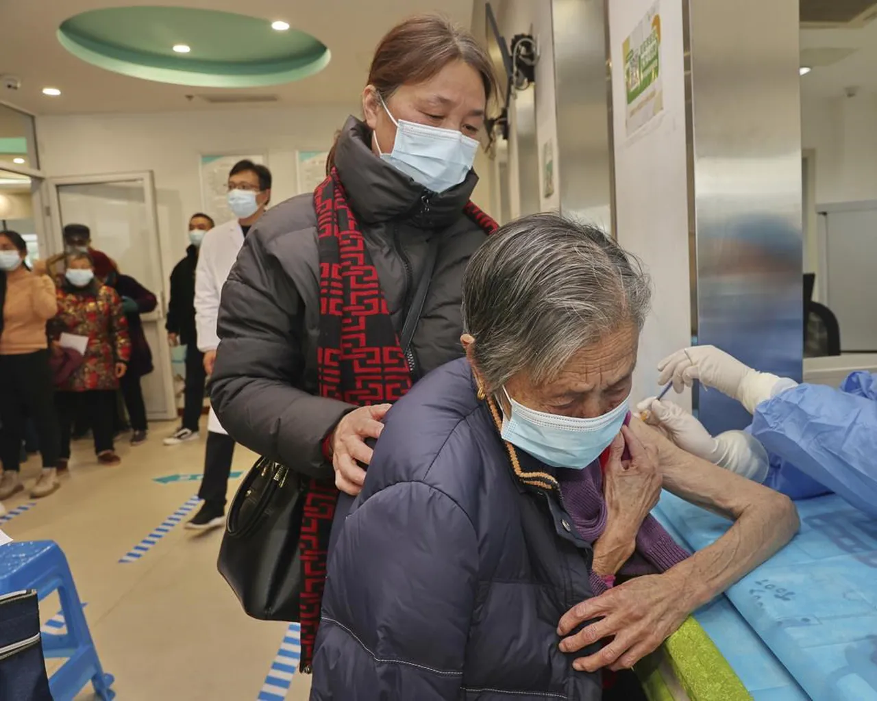 Κίνα: Αγωνίζεται να εμβολιάσει τους ηλικιωμένους, αλλά πολλοί είναι απρόθυμοι