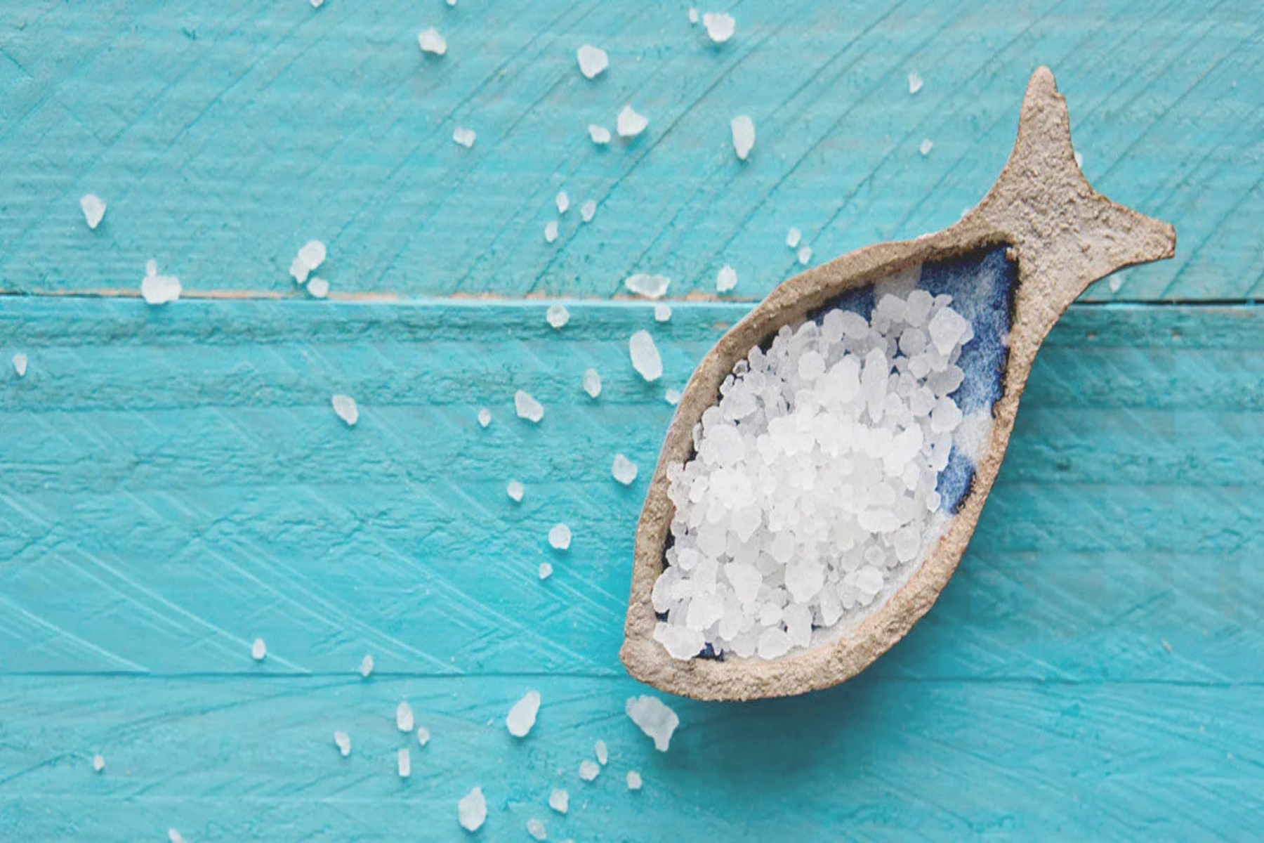 Αλάτι: Χρησιμοποιήστε το αλάτι Νεκράς Θάλασσας στις θεραπείες του δέρματός σας