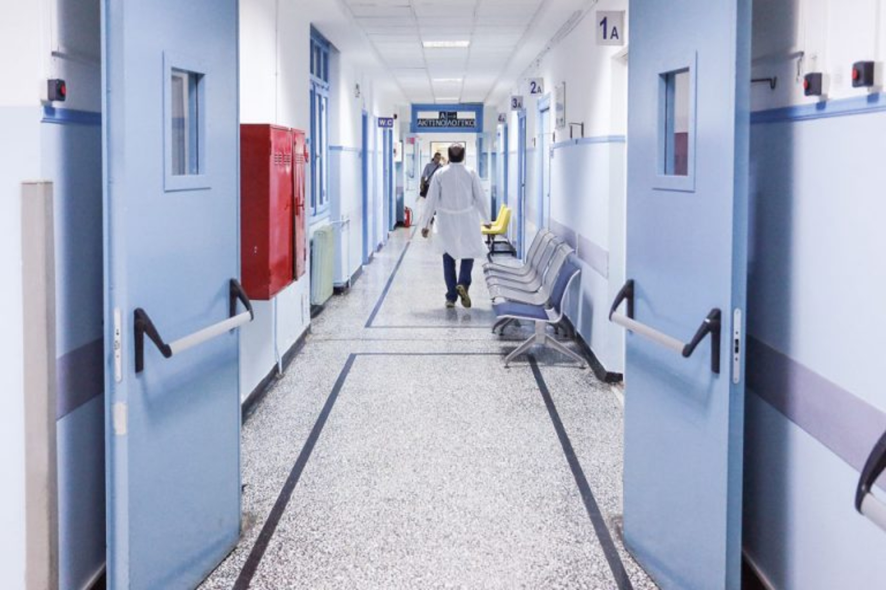 Ανεμβολίαστοι υγειονομικοί: Επιστρέφουν στα δημόσια νοσοκομεία μετά από 16 μήνες