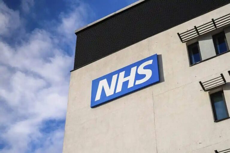 NHS: Πόνος και αβεβαιότητα από την απεργία γιατρών στην Αγγλία