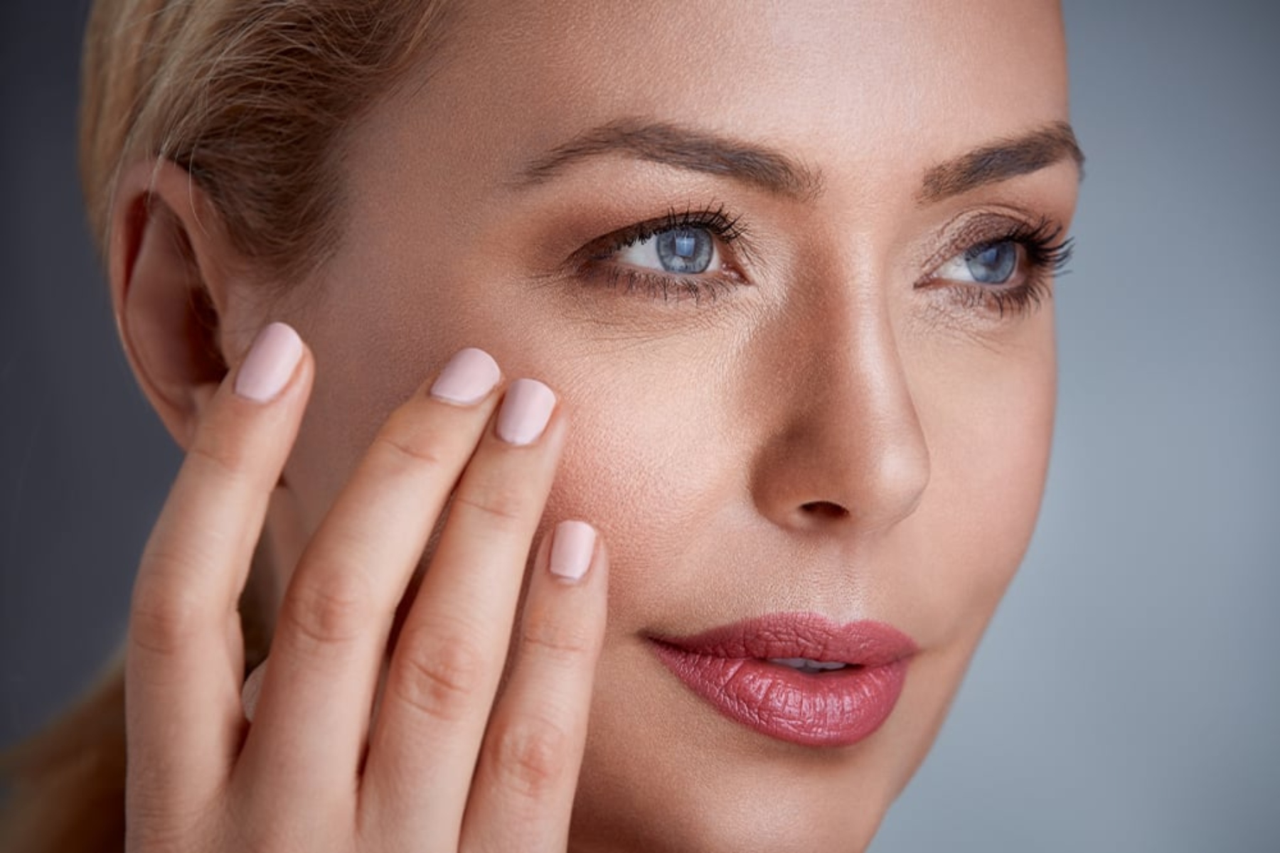 Makeup tips: Λάθη στο μακιγιάζ που σας κάνουν να δείχνετε μεγαλύτερη