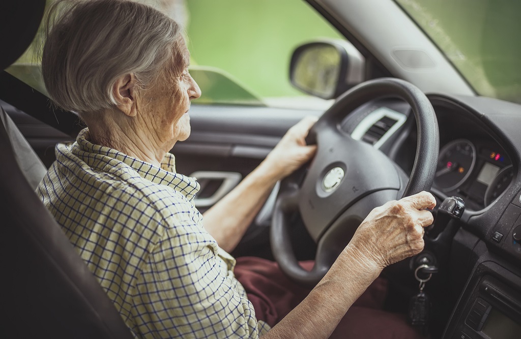 Τροχαία Ατυχήματα: Μπορούν οι υποχρεωτικές γνωστικές εξετάσεις για τους ηλικιωμένους οδηγούς να βοηθήσουν στην πρόληψη