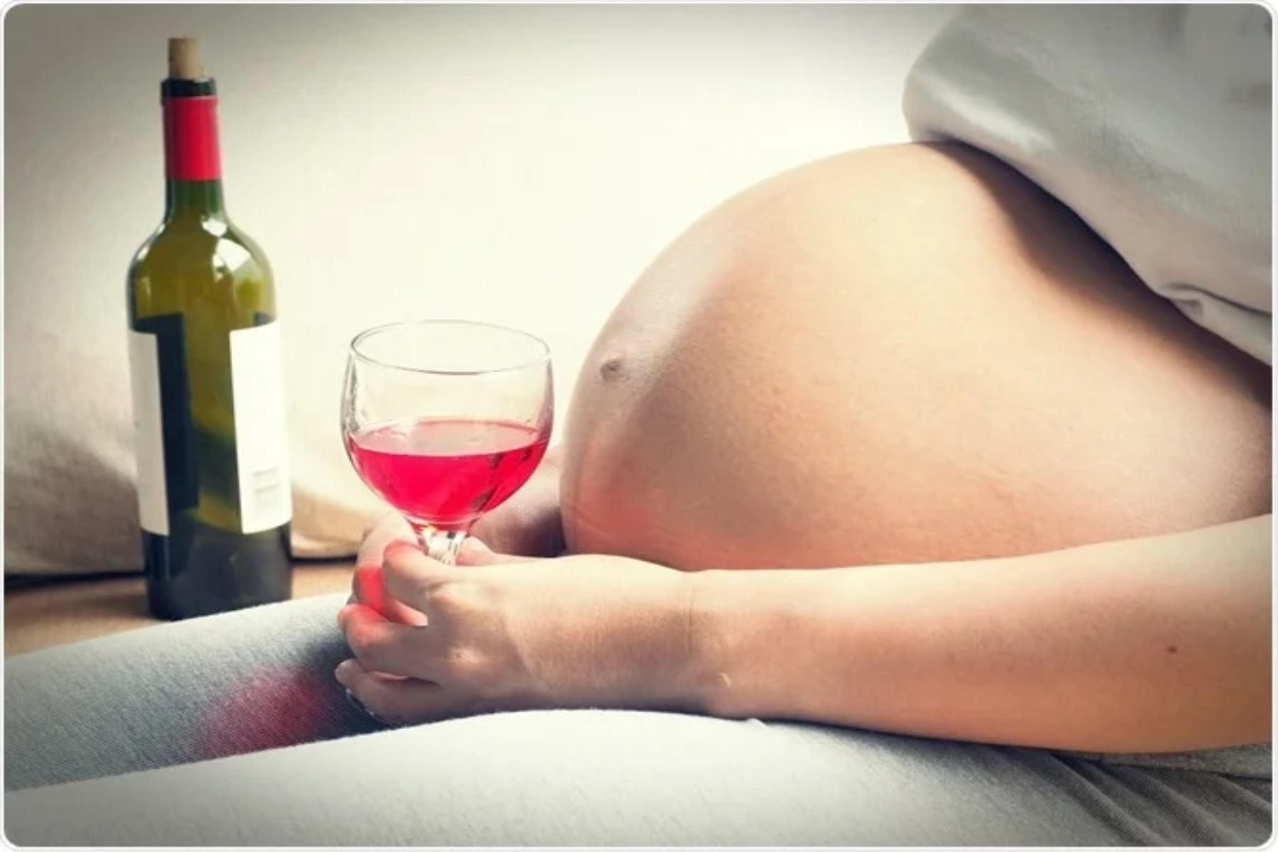 Αλκοόλ: Γιατί απαγορεύεται το αλκοόλ κατά τη διάρκεια της εγκυμοσύνης;