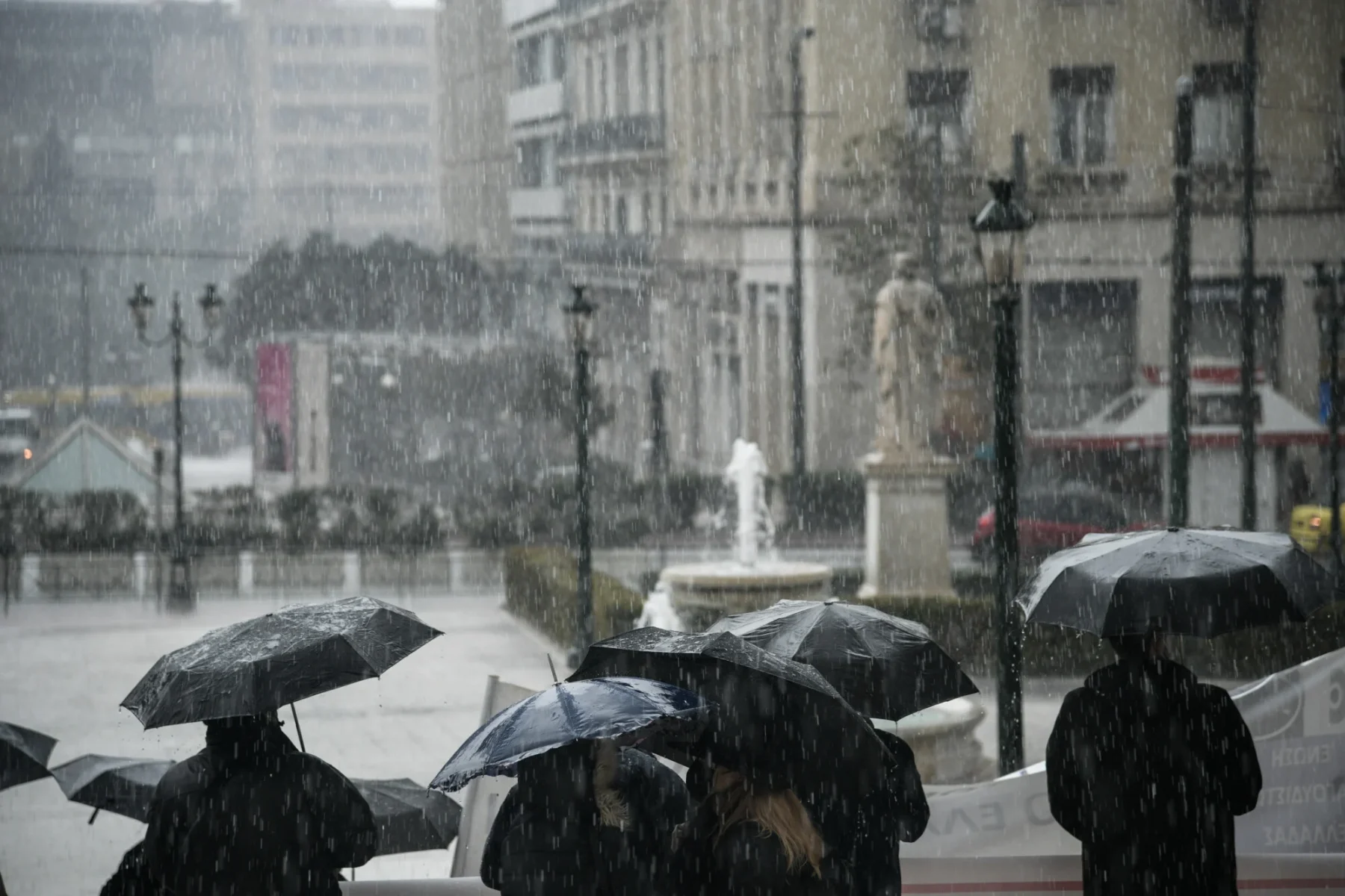 Κακοκαιρία: Επιδείνωση του καιρού με καταιγίδες και ισχυρούς ανέμους μέχρι τη Δευτέρα