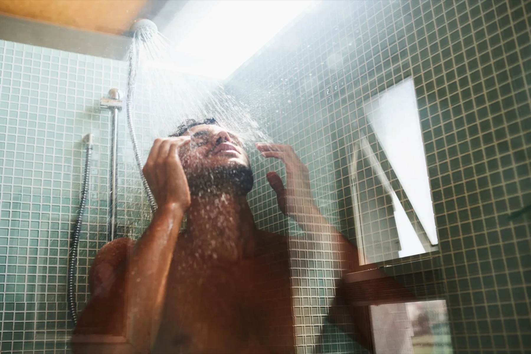 Bath tips: 4 λόγοι για να μην κάνετε ντους το πρωί