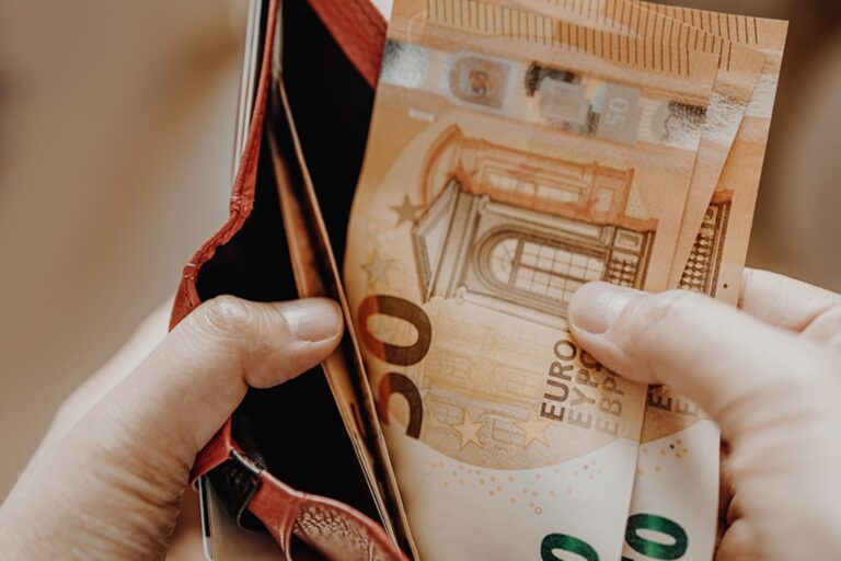 Τα χρήματα φέρνουν την ευτυχία ή το αντίστροφο;