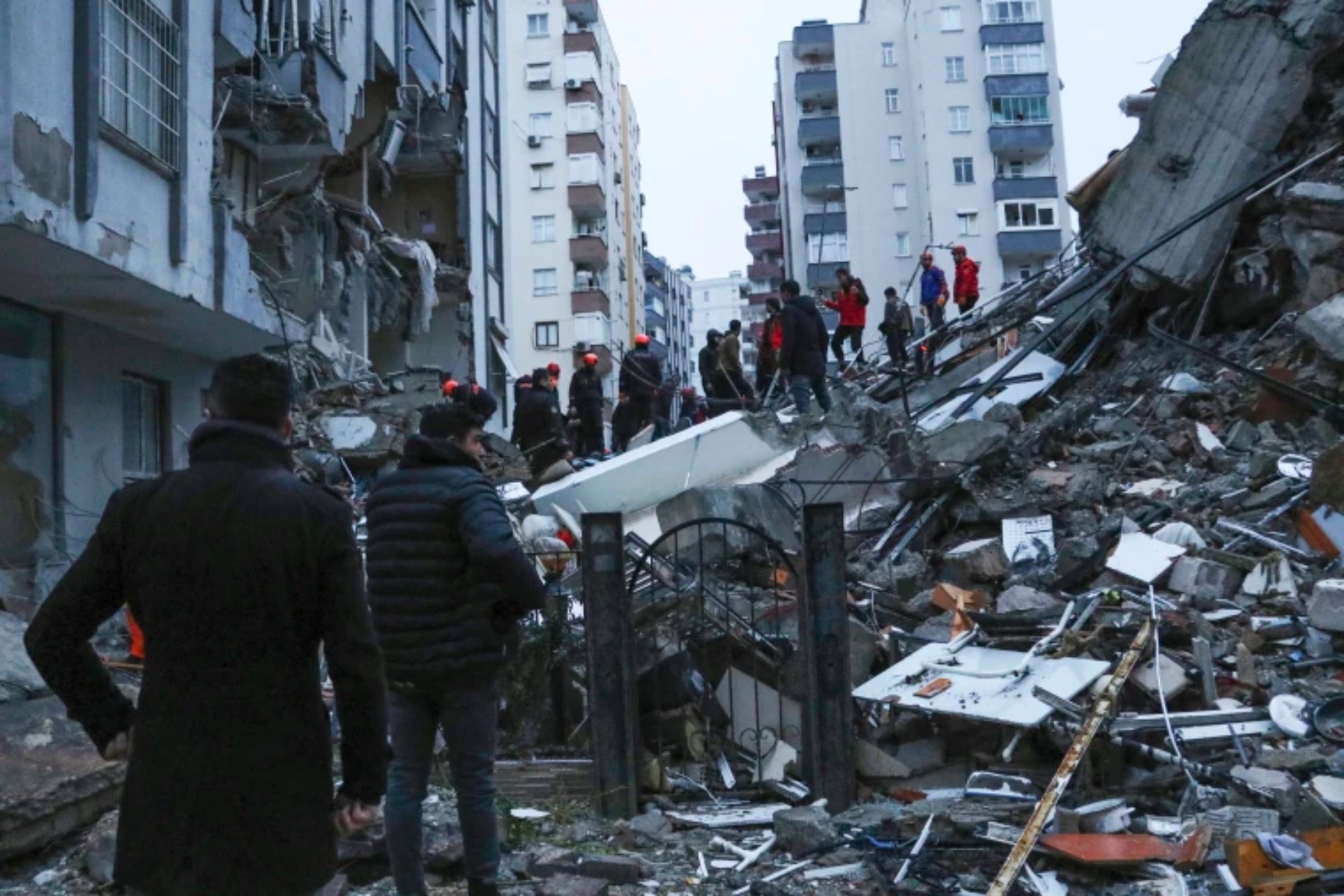 Σεισμός στην Τουρκία: Πανικός μετά τον 2ο φονικό σεισμό 7,7 ρίχτερ