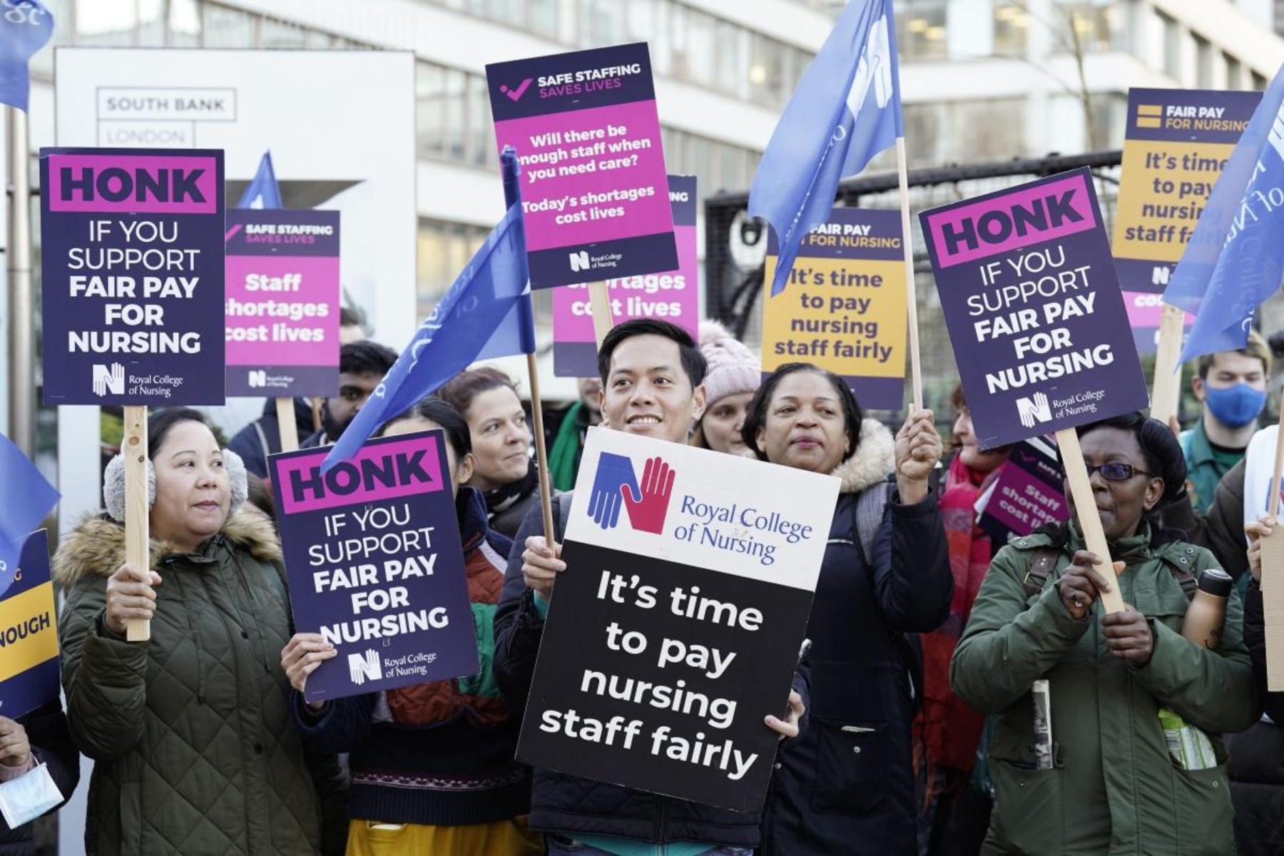 NHS: Οι νοσοκόμες προχωρούν σε 48ωρη απεργία καθώς κλιμακώνεται η διαμάχη