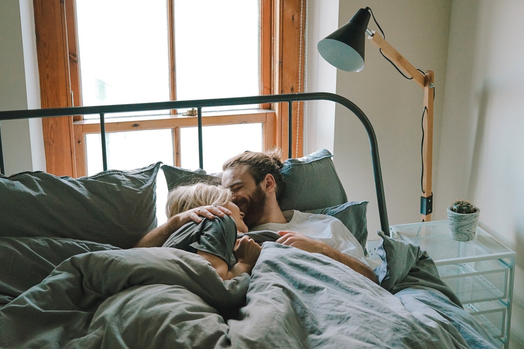 Ύπνος: Το να μοιράζεστε το κρεβάτι με τον σύντροφό σας επηρεάζει τον ύπνο σας;