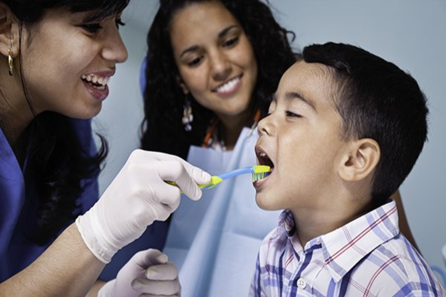 Οδοντιατρική: Η θεραπεία στο σχολείο μπορεί να αποτρέψει το 80% της τερηδόνας στα παιδιά