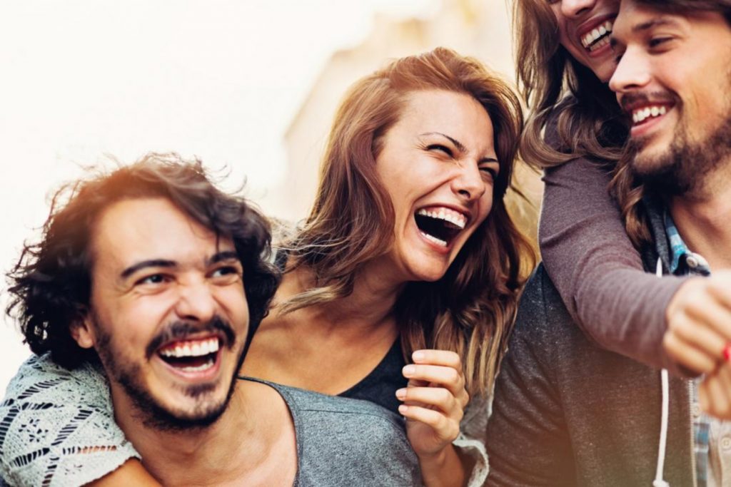 Γιατί το γέλιο είναι σημαντικό για το πνεύμα και το σώμα μας;